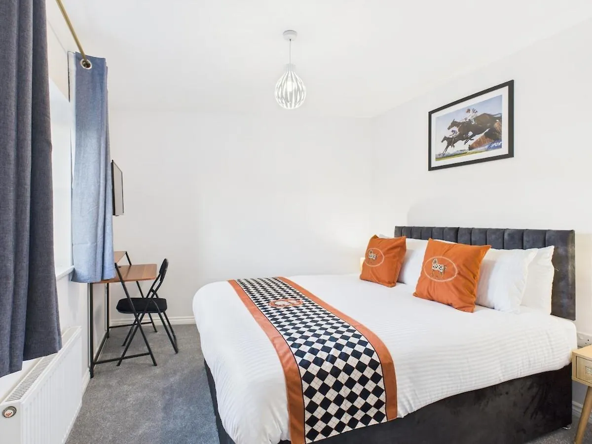 New Prestbury Place By Signature Stays - 5 Bedroom House Near Cheltenham Racecourse