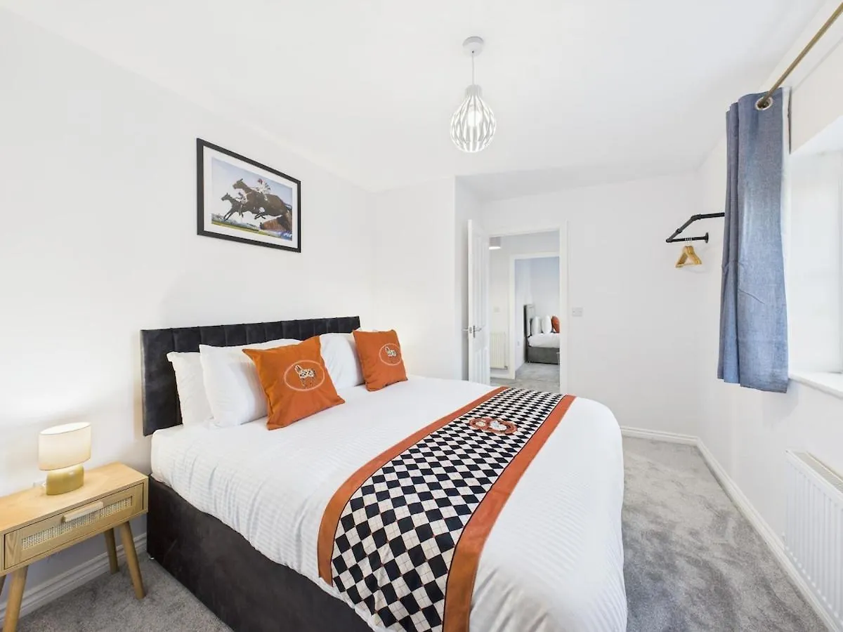 New Prestbury Place By Signature Stays - 5 Bedroom House Near Cheltenham Racecourse Holiday home