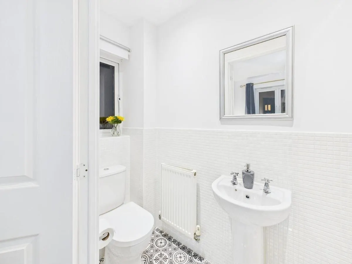 New Prestbury Place By Signature Stays - 5 Bedroom House Near Cheltenham Racecourse Holiday home